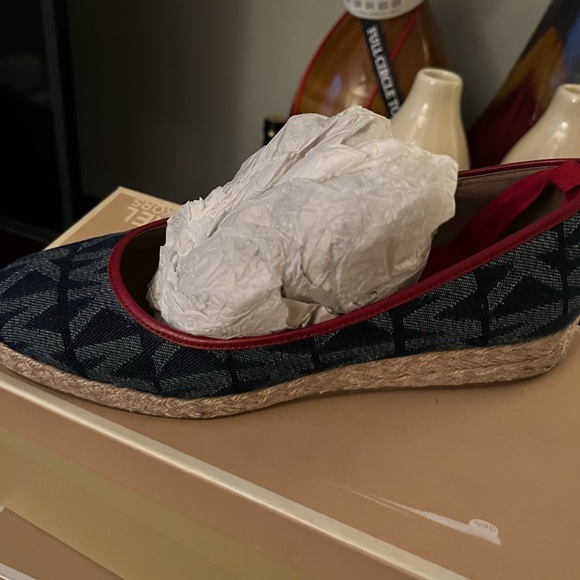 Michael Kors Pacific Espadrille - Picture 3 of 5